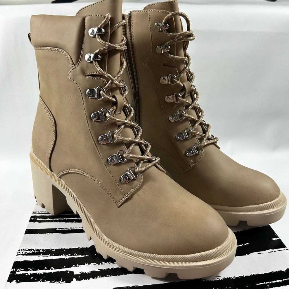 Dolce Vita - Women's Suttry Taupe Boot - Size 9.5 M